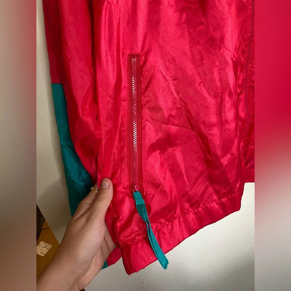 Vintage|| Colombia Red color-blocked Full Zip Wind Breaker, as sold on Urban - Picture 5 of 11